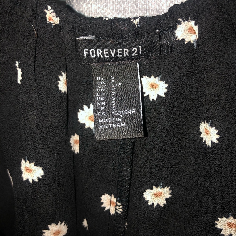 Daisy Ruffle Top - Picture 3 of 3